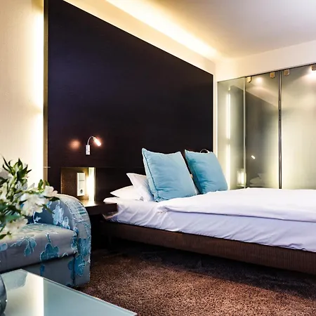 מלון Der Blaue Reiter 4*